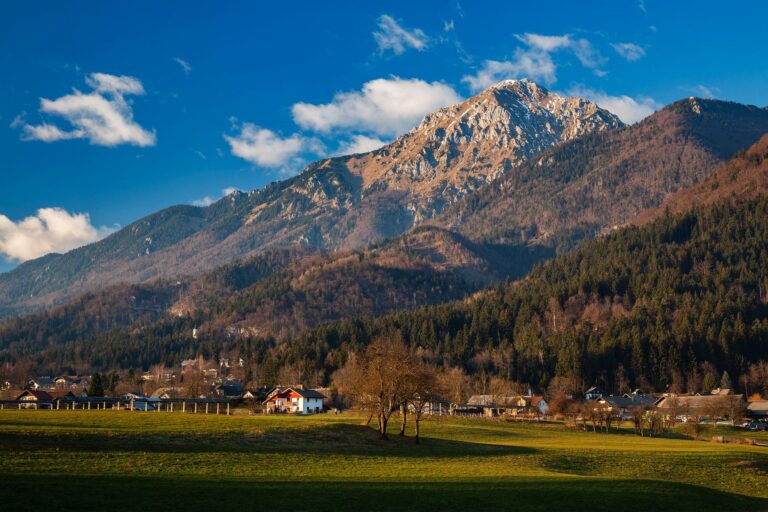 Storzic mountain, seen from Black Lake